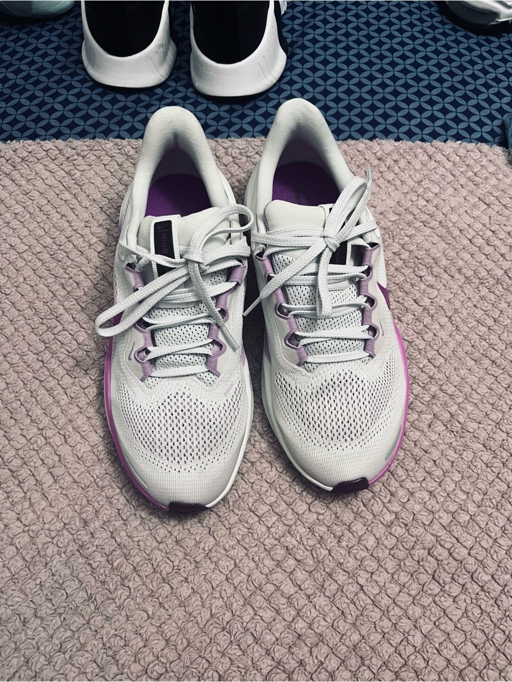 Nike Women's White and Light Purple Running Shoes